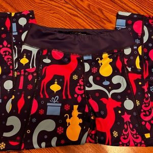 CVG Holiday Capri Length Leggings